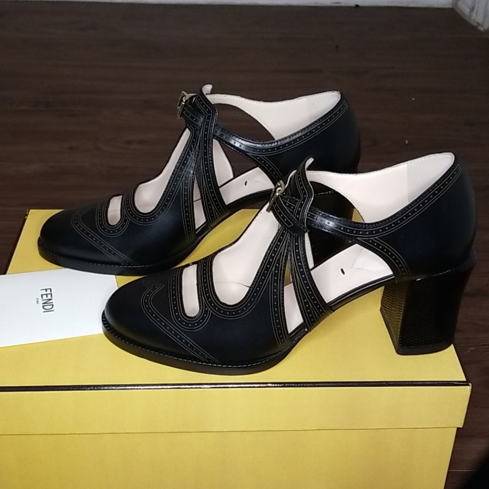 FENDI SHOES NEVER WORN. - Picture 2 of 4